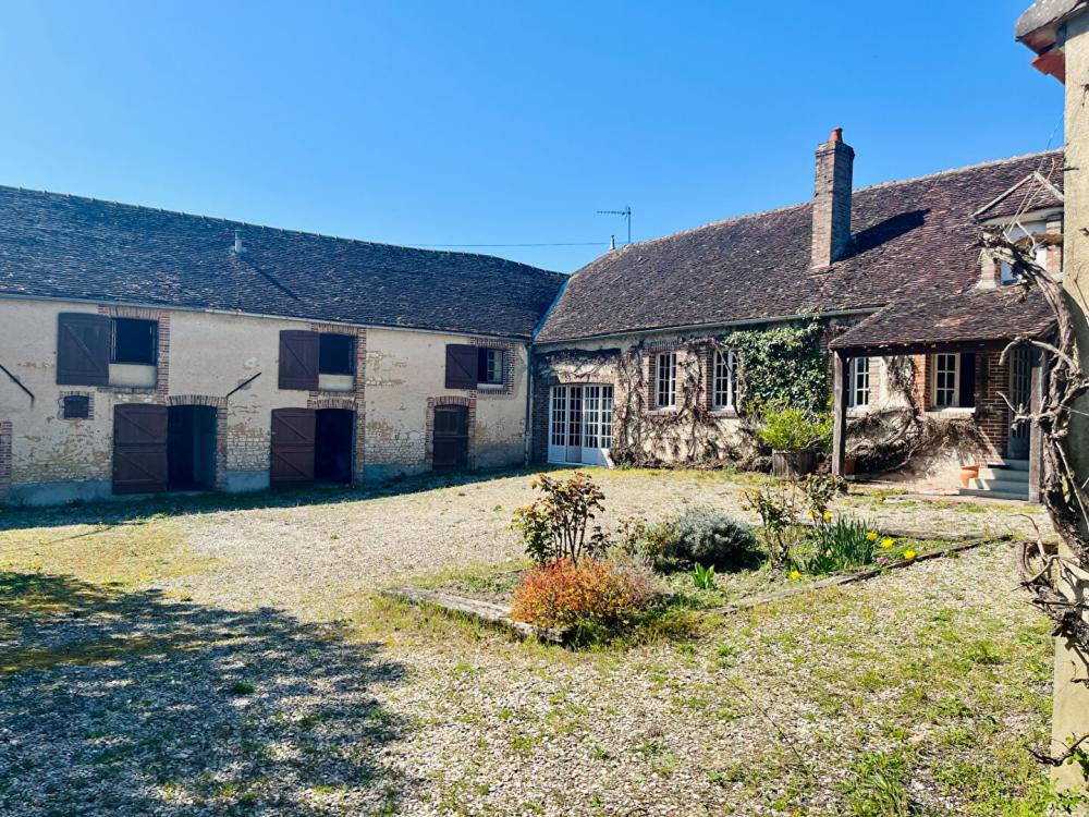 Maison de 160 m² - 
89250 HAUTERIVE
