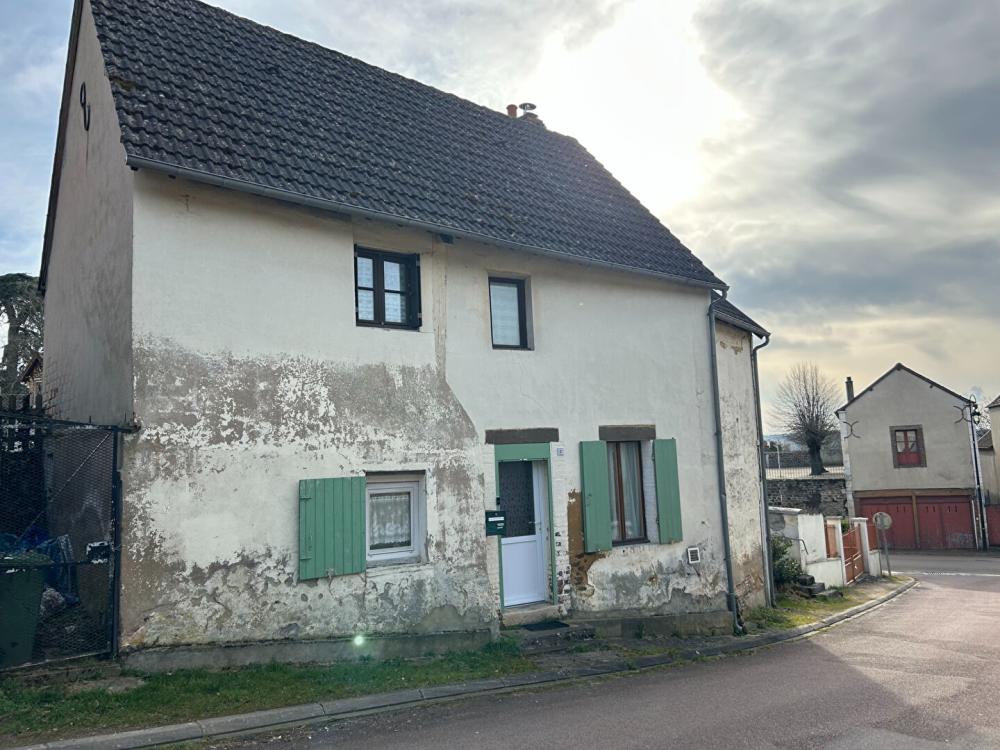 Maison de 90 m² -
89520 SAINT SAUVEUR EN PUISAYE