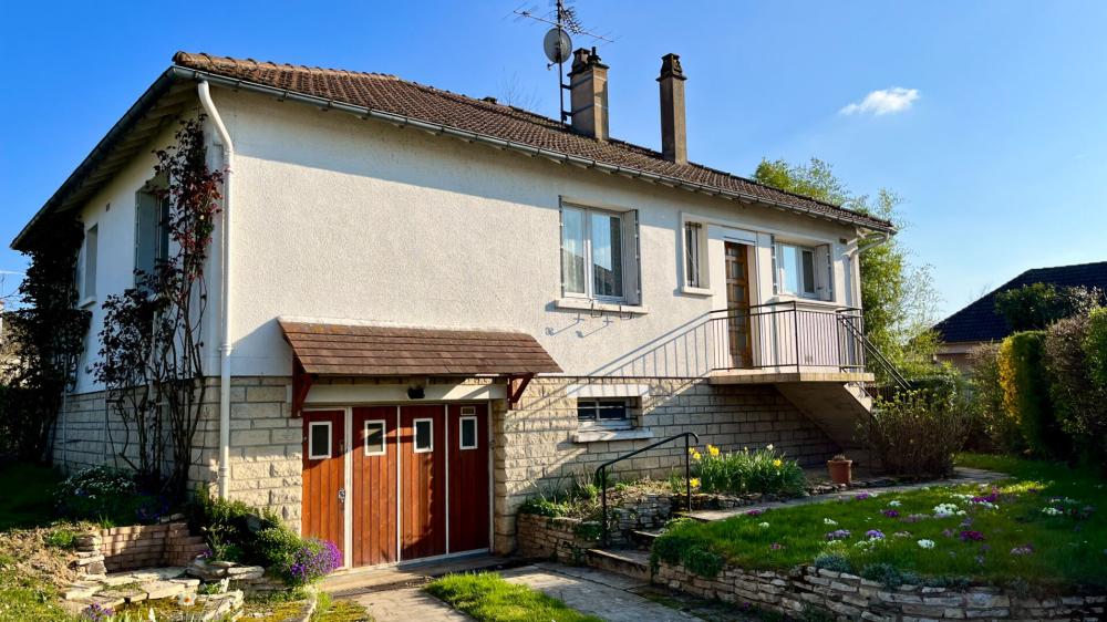 Maison de 90 m² - 
89000 SAINT GEORGES SUR BAULCHE
