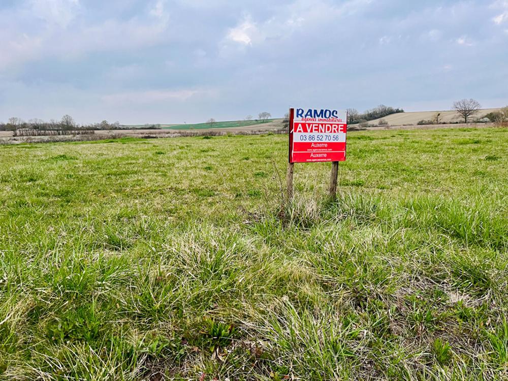 Terrain de 878 m² - 
89113 VALRAVILLON
