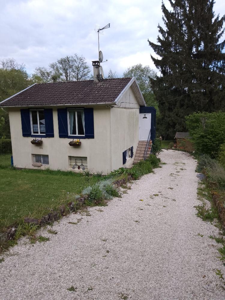 Maison de 85 m² - 
89520 SAINT SAUVEUR EN PUISAYE
