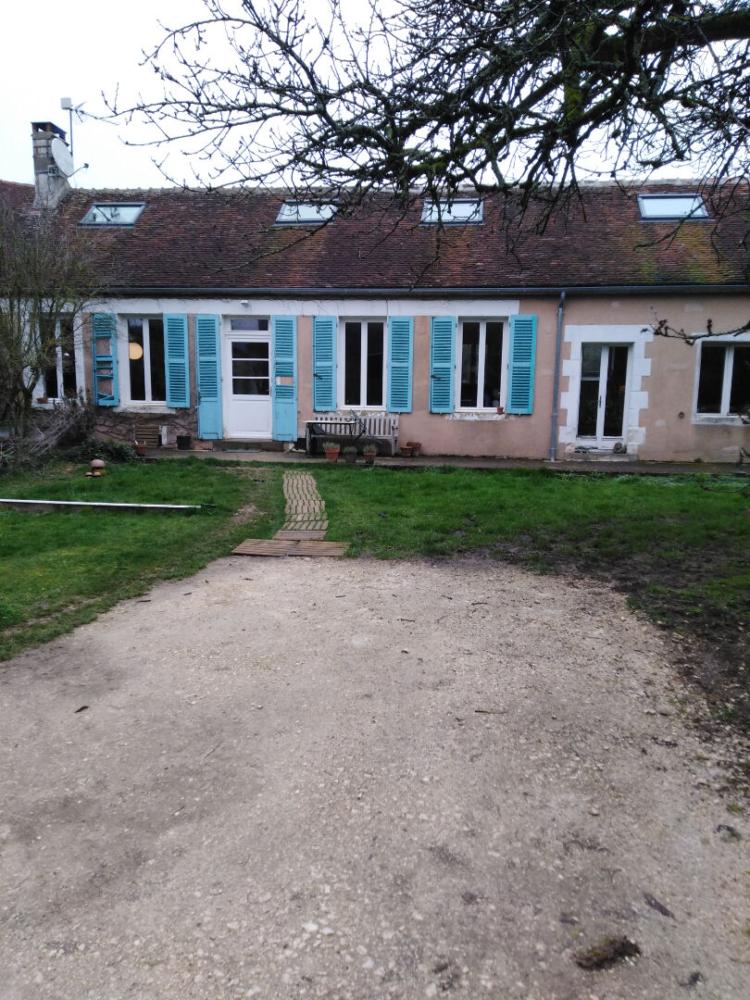 Maison de 140 m² - 
89520 SAINT-SAUVEUR EN PUISAYE
