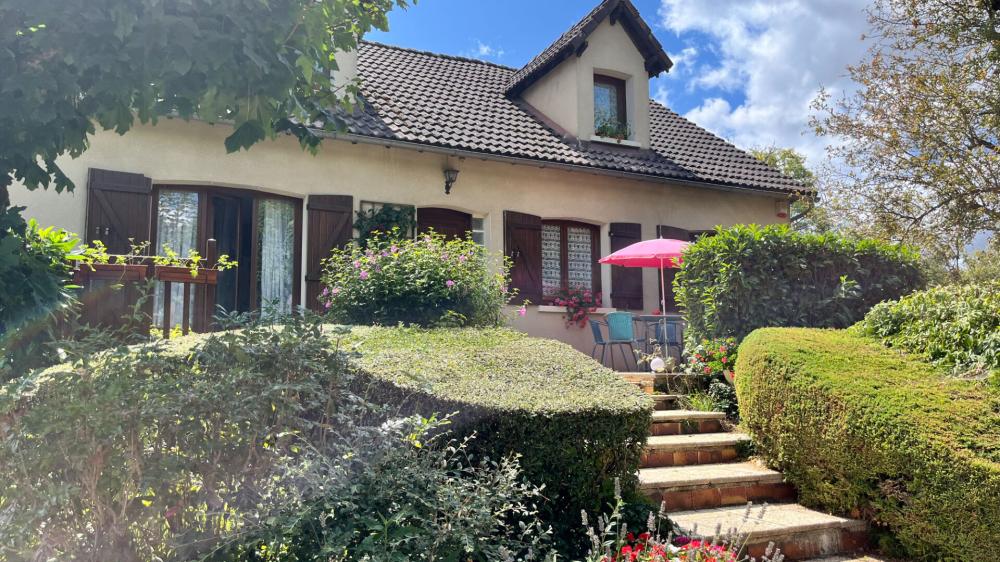 Maison de 160 m² - 
89240 POURRAIN

