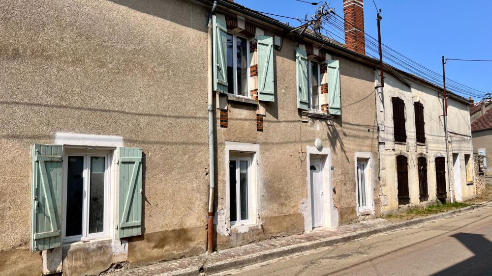 Maison de 100 m² - 
89580 VALLAN
