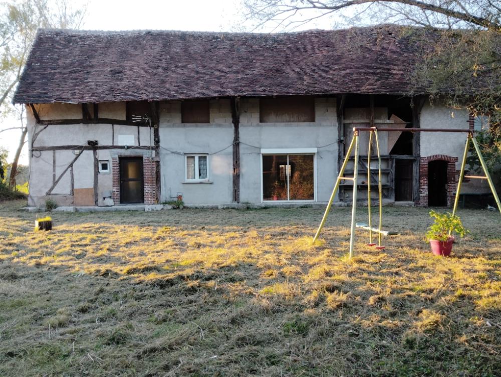 Maison de 120 m² - 
89170 LAVAU
