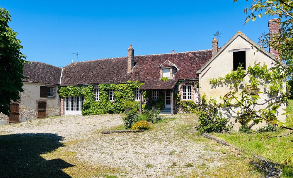 Maison de 160 m² - 
89250 HAUTERIVE
