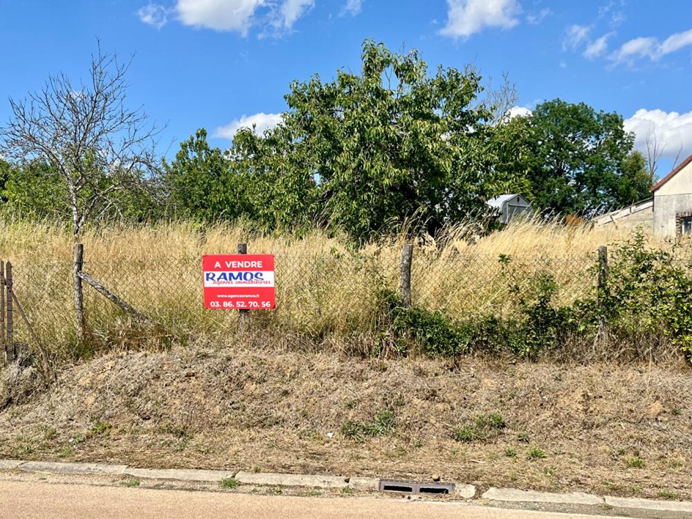 Terrain de 494 m² - 
89240 ESCAMPS
