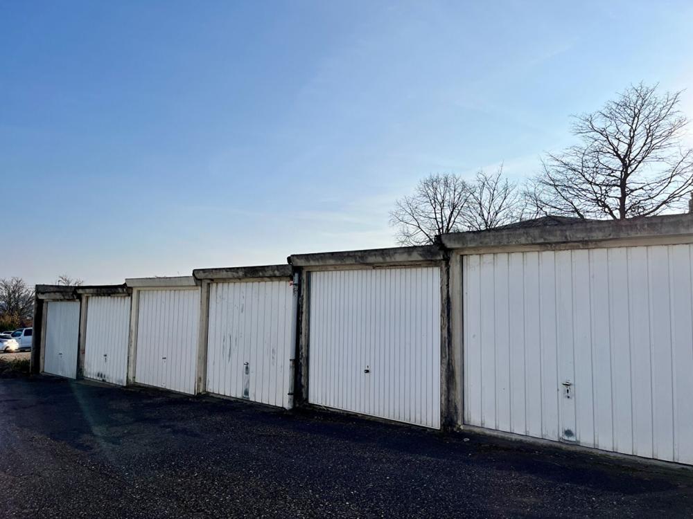 Parking de 0 m² - 
89000 AUXERRE
