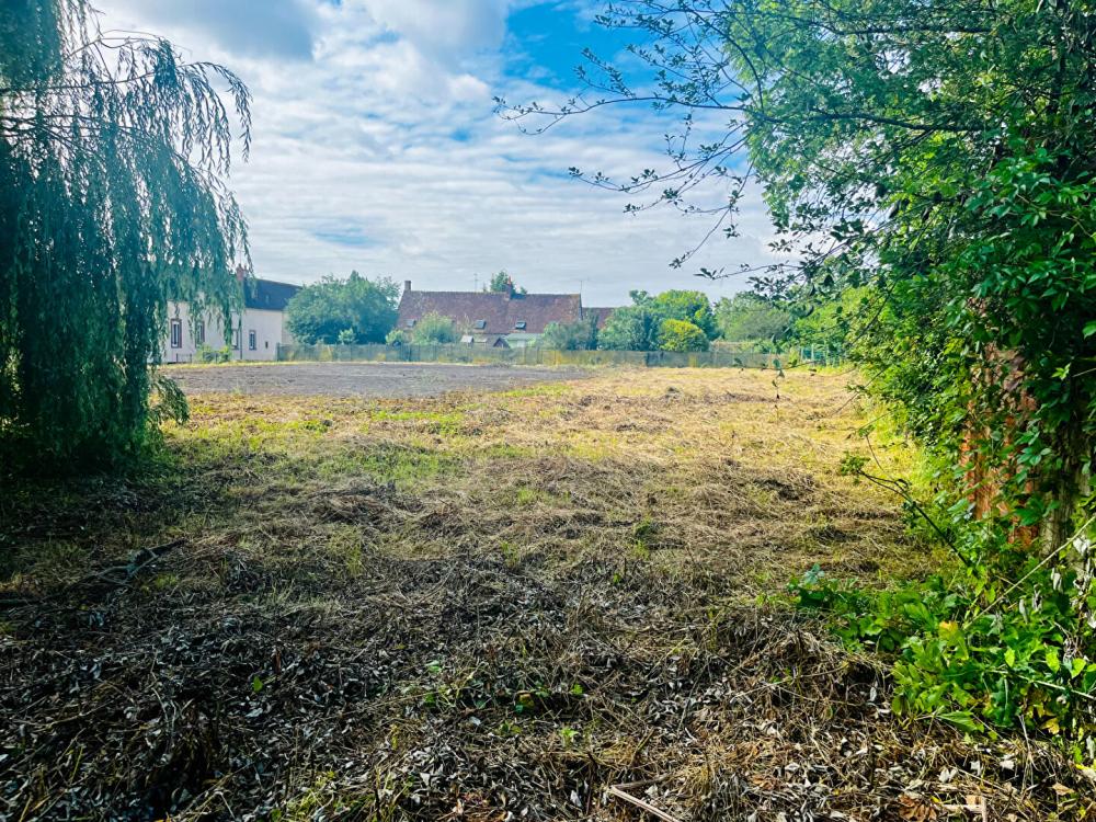Terrain de 1711 m² - 
89550 HERY
