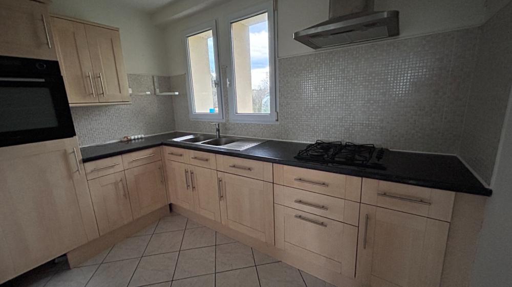 https-media-immo-facile-com-office2-pagesimmoweb-127797-catalog-images-pr-p-6-0-1-7-6-6-9-2-60176692d-jpg-datemaj-09-03-2026-21-37-02