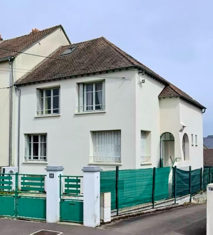 
Maison avec 6 chambres, proche centre ville.
