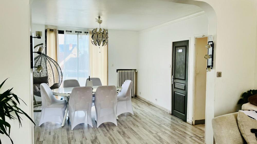
Maison avec 6 chambres, proche centre ville.
