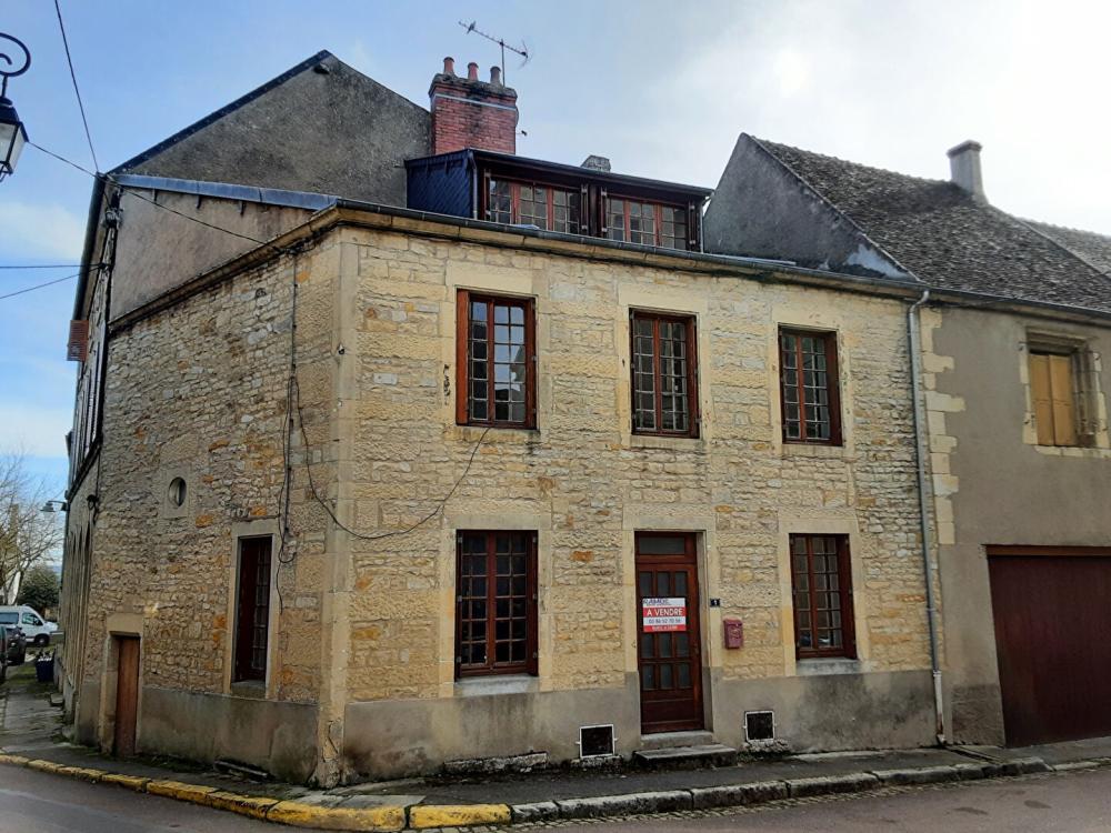 
Maison de bourg  5 pièces à TANNAY centre
